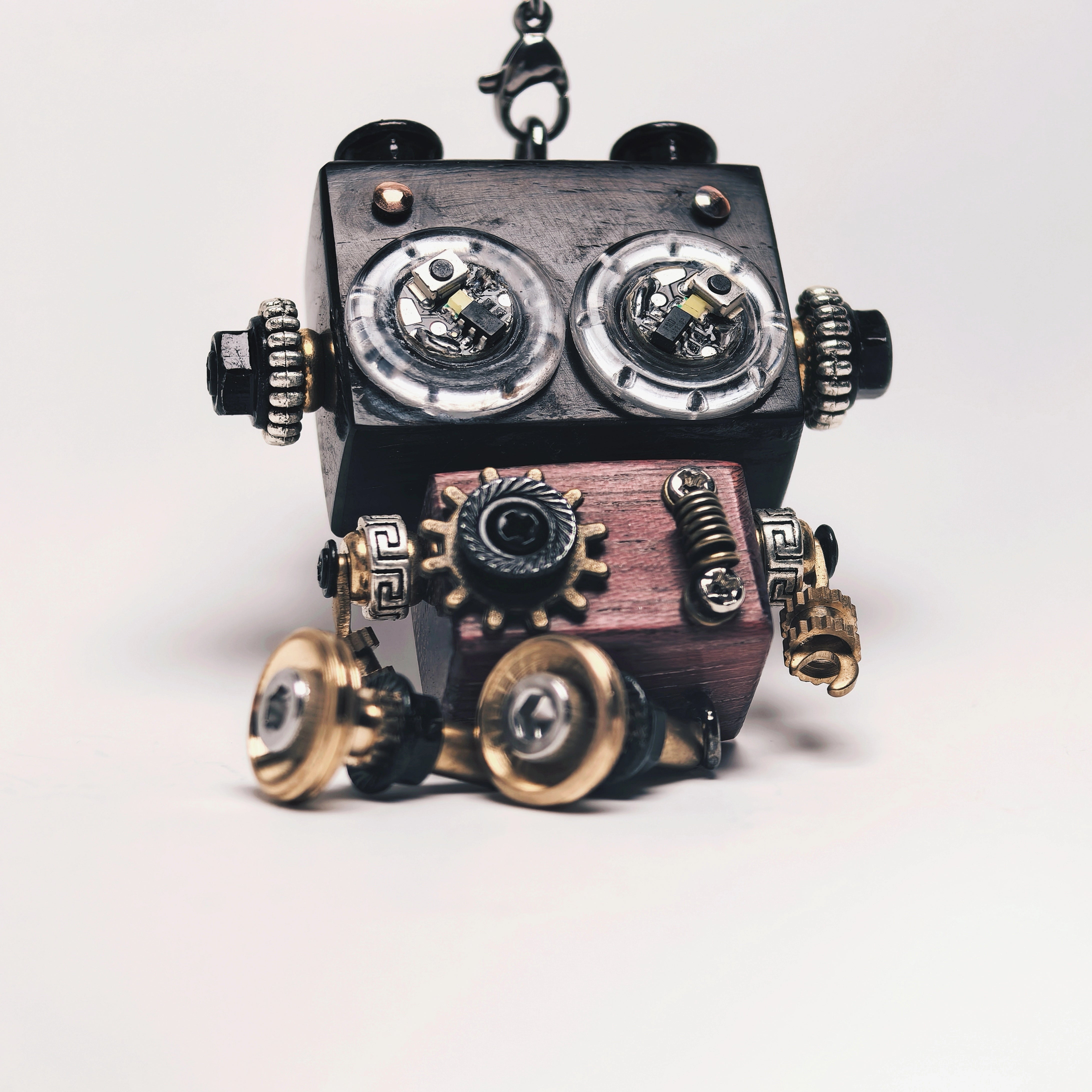 Punkxbot The Artisan - Gilded Gear-LED lights 💡